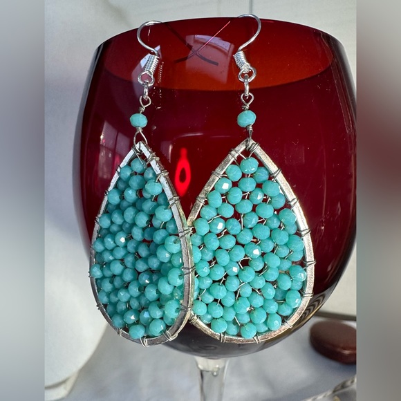 Unique small faceted bead teardrop dangle earrings - Picture 3 of 6